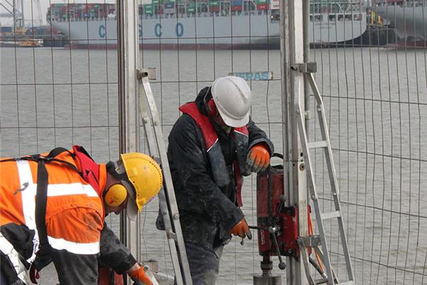 Boren in kaaimuren van Deurganckdok Haven Antwerpen - Van Kempen Betonboringen